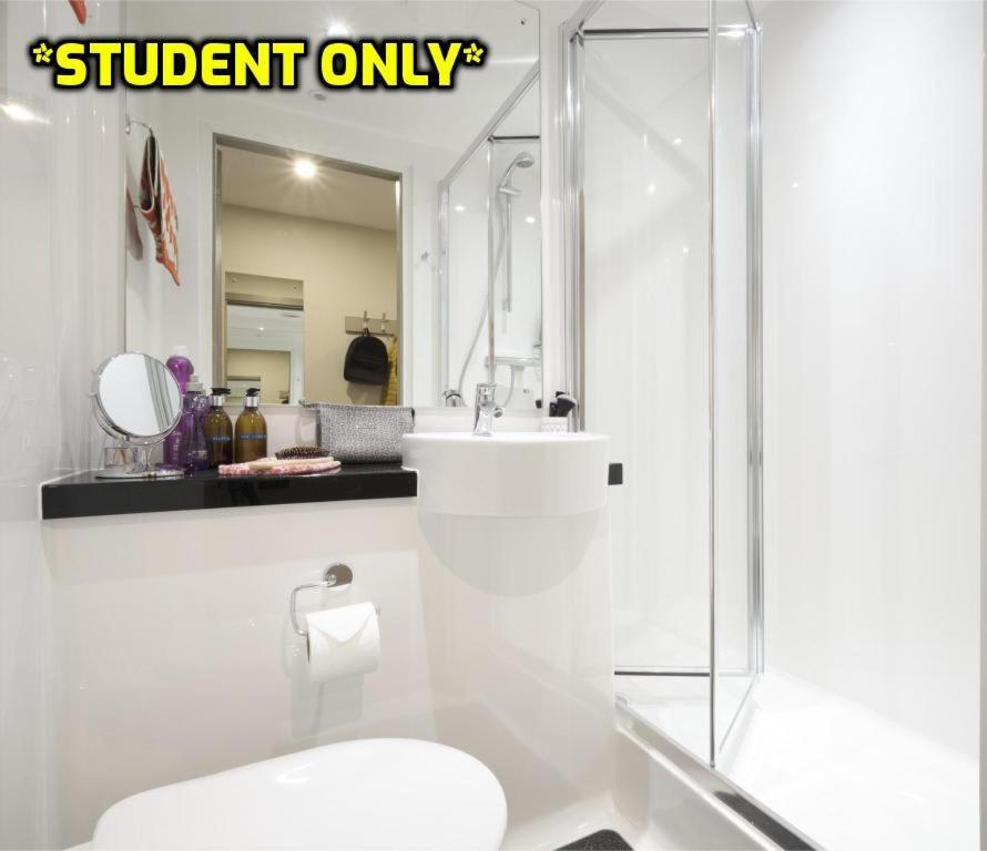 Student Only Zeni In Apartment Belfast